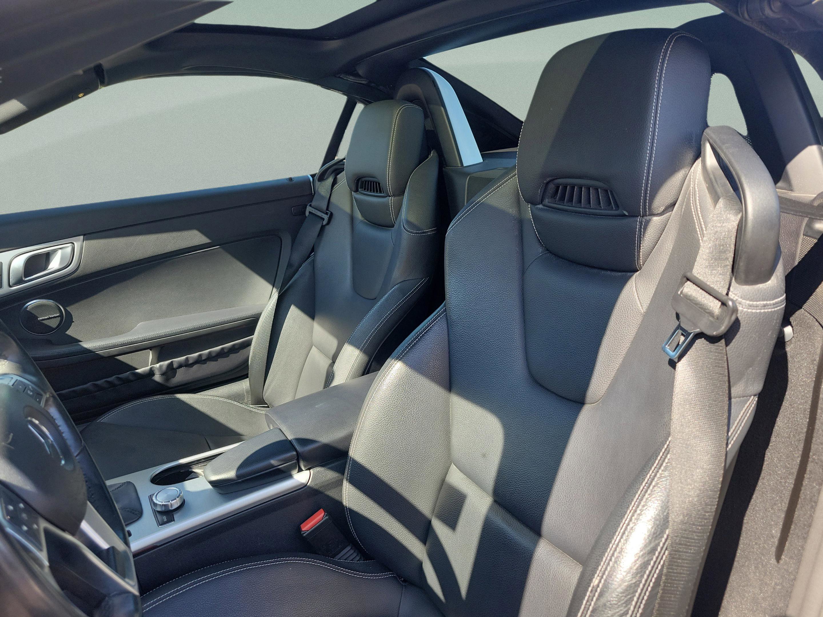 Used 2015 Mercedes-Benz SLK 250 image 10