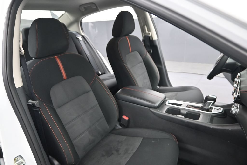 Used 2025 Nissan Sentra SR FWD image 29