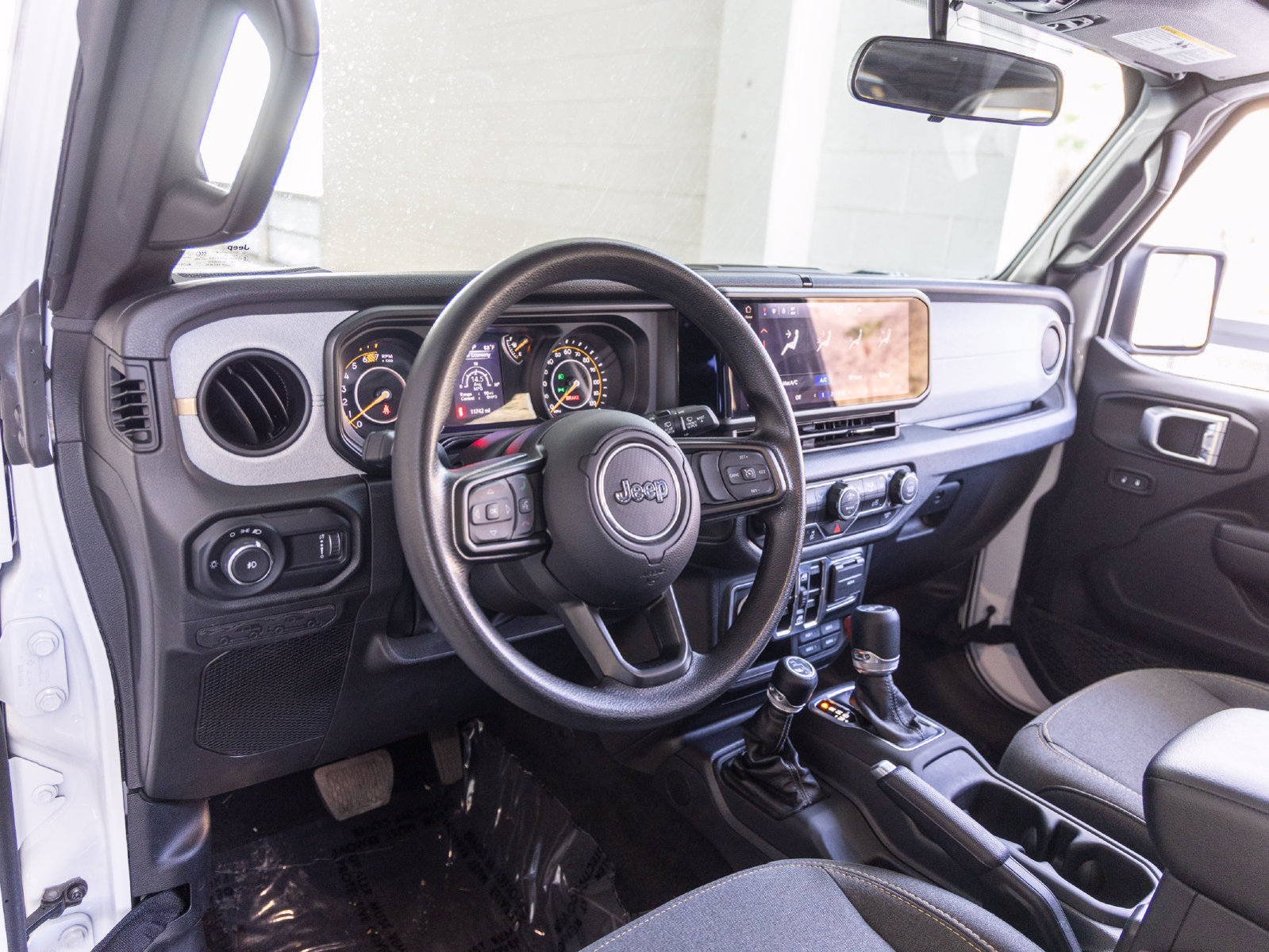 Used 2025 Jeep Wrangler Unlimited Sport AWD/4WD image 16