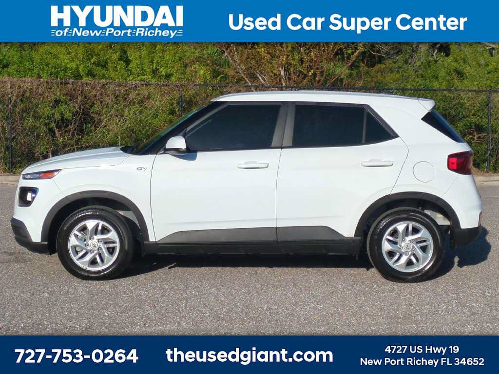 Used 2026 Hyundai Venue SE FWD image 2