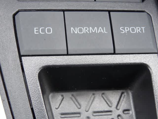 Certified 2025 Toyota RAV4 XLE FWD image 27