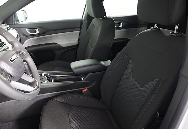 Used 2025 Jeep Compass Sport image 21