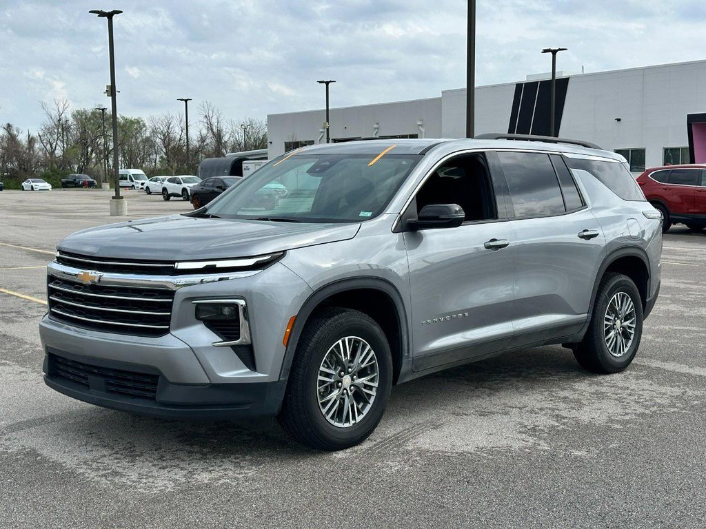 Used 2025 Chevrolet Traverse LT