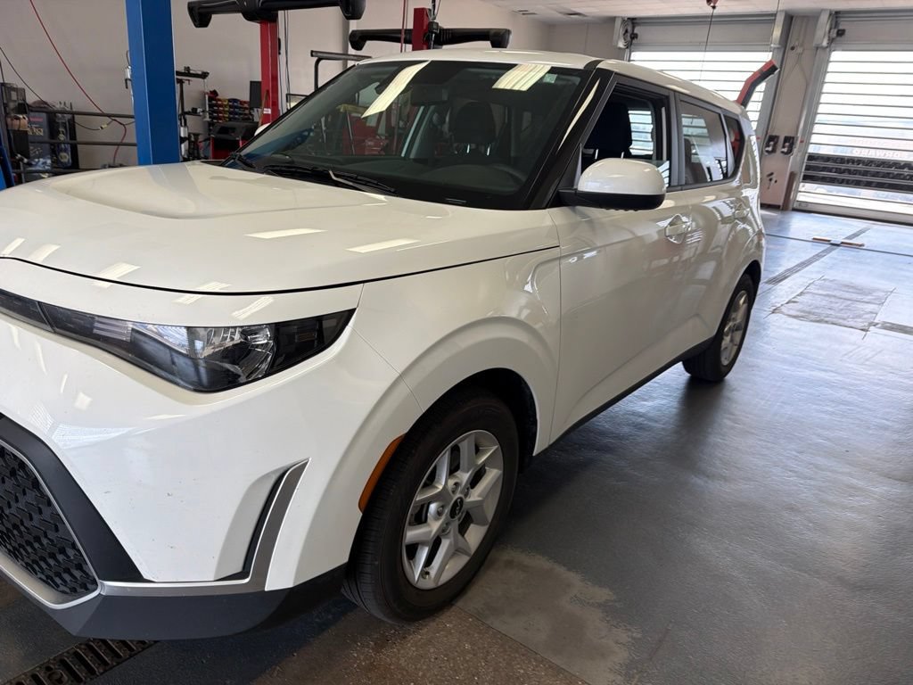 Used 2024 Kia Soul LX w/ Option Group 015 FWD image 4