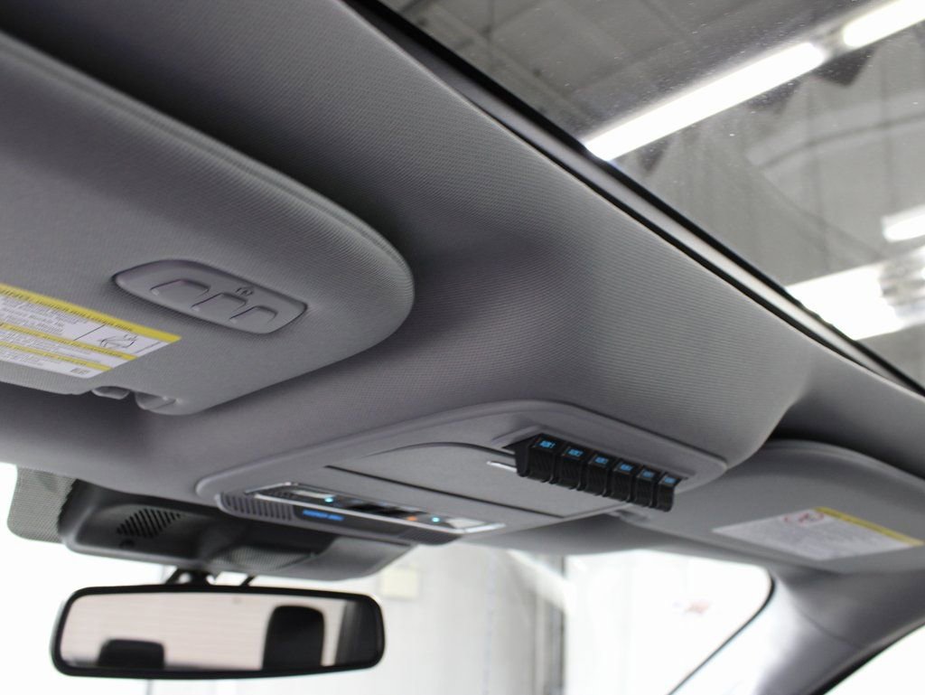 Used 2025 Ford F350 Lariat w/ Black Appearance Package image 30