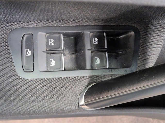 Used 2016 Volkswagen Golf S image 16