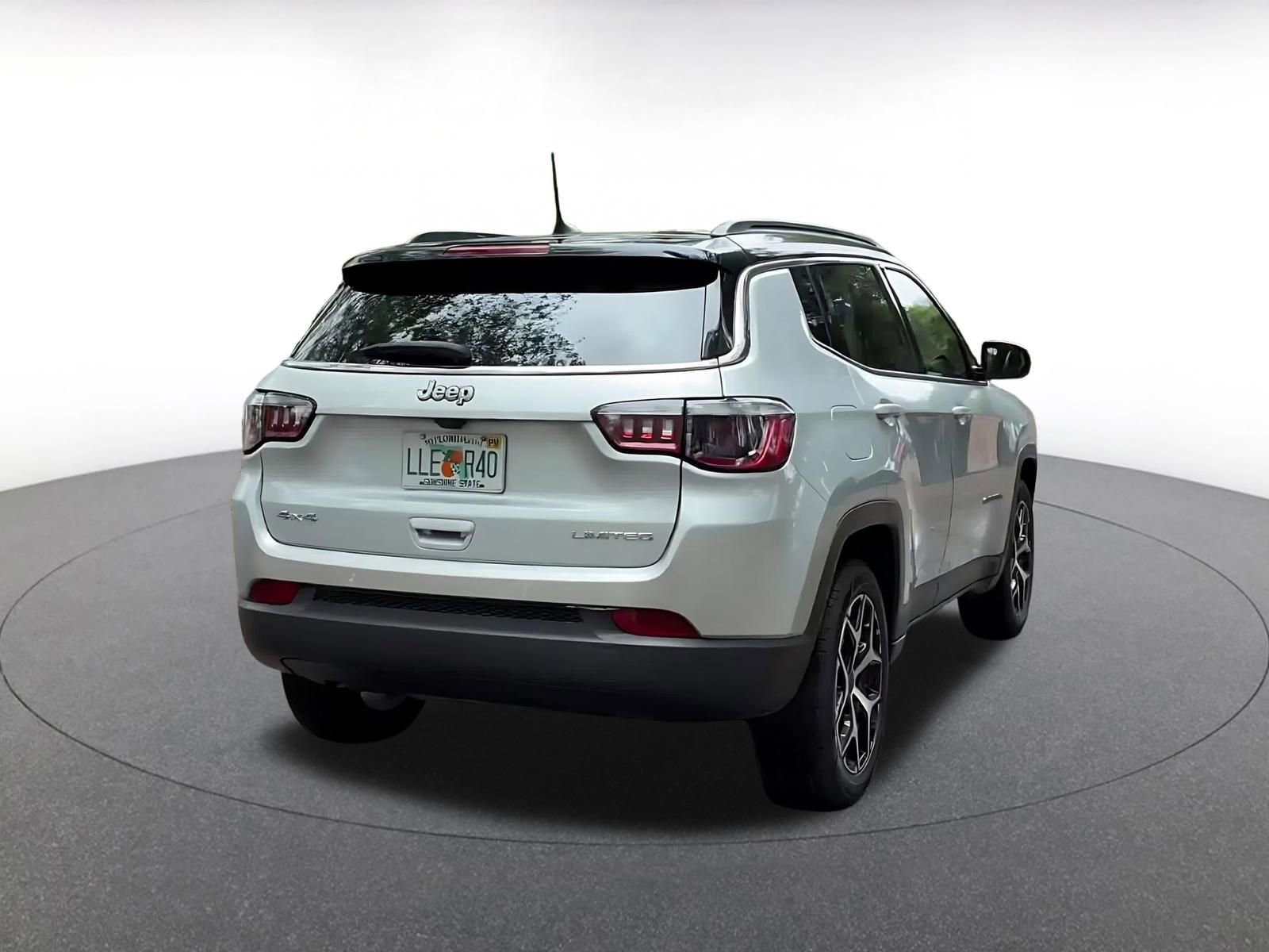 Used 2025 Jeep Compass Limited image 14