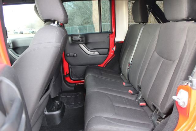 Used 2015 Jeep Wrangler Unlimited Sport w/ Connectivity Group AWD/4WD image 14