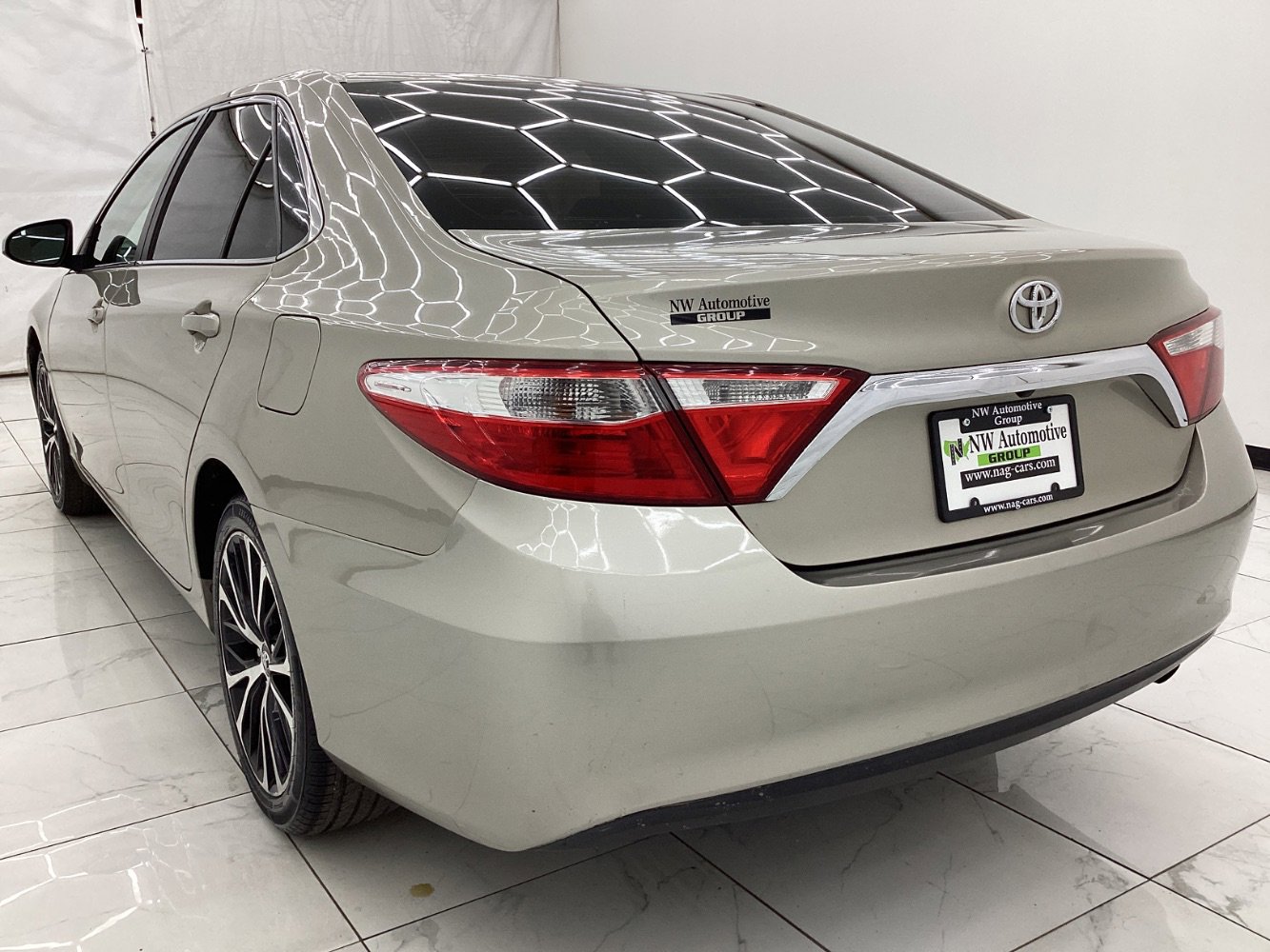 Used 2015 Toyota Camry LE FWD image 9