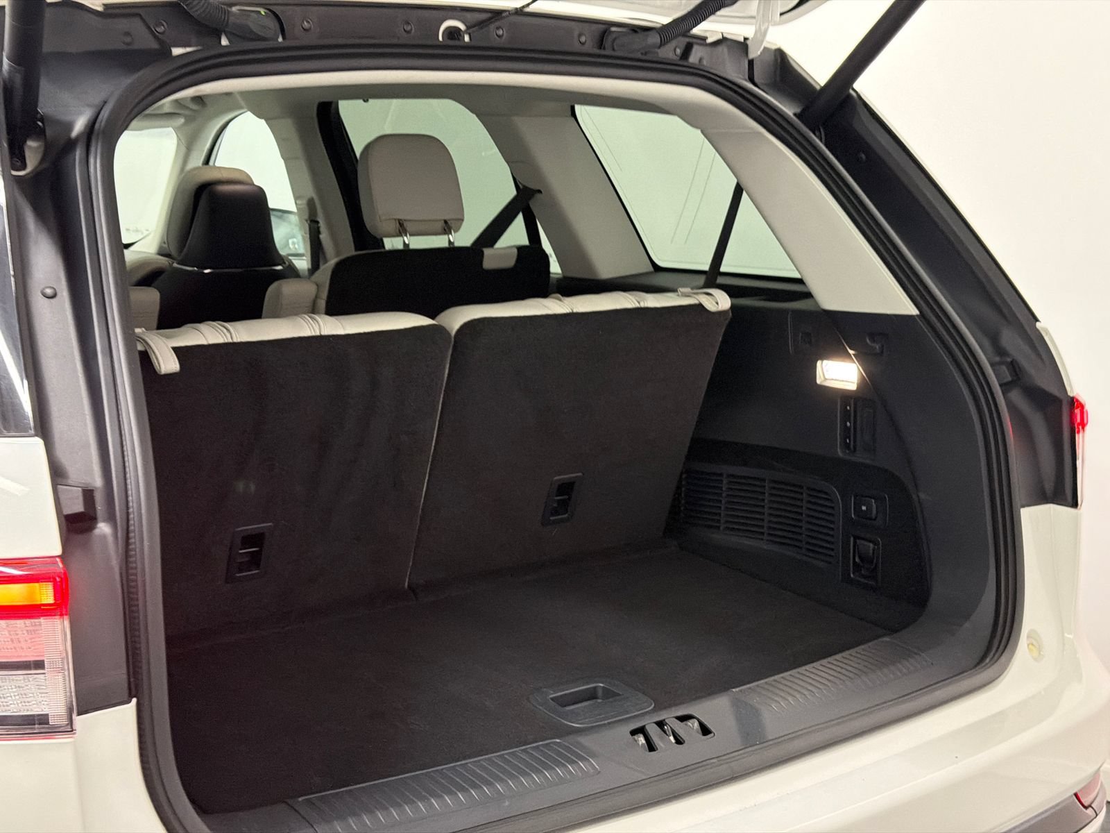Used 2025 Lincoln Aviator Reserve w/ Equipment Group 201A AWD/4WD image 7