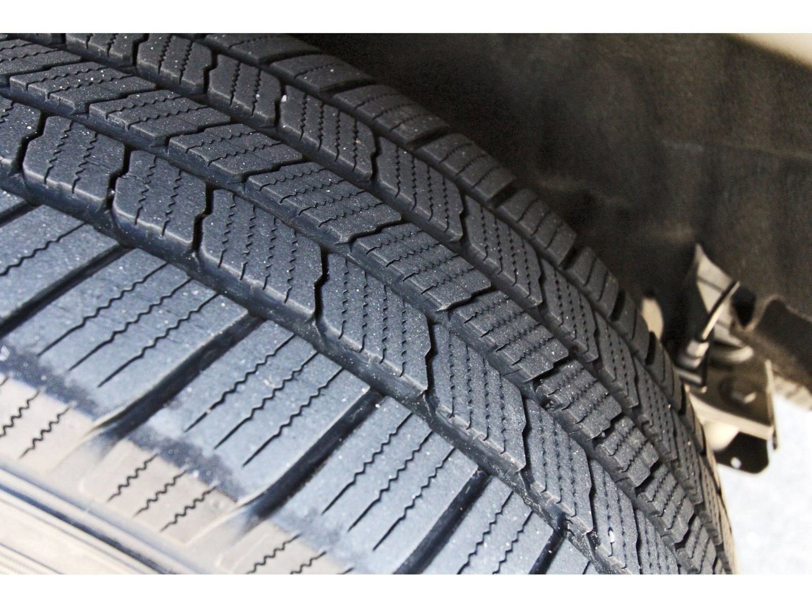 Used 2023 Jeep Grand Cherokee L Limited w/ Black Appearance Package image 33