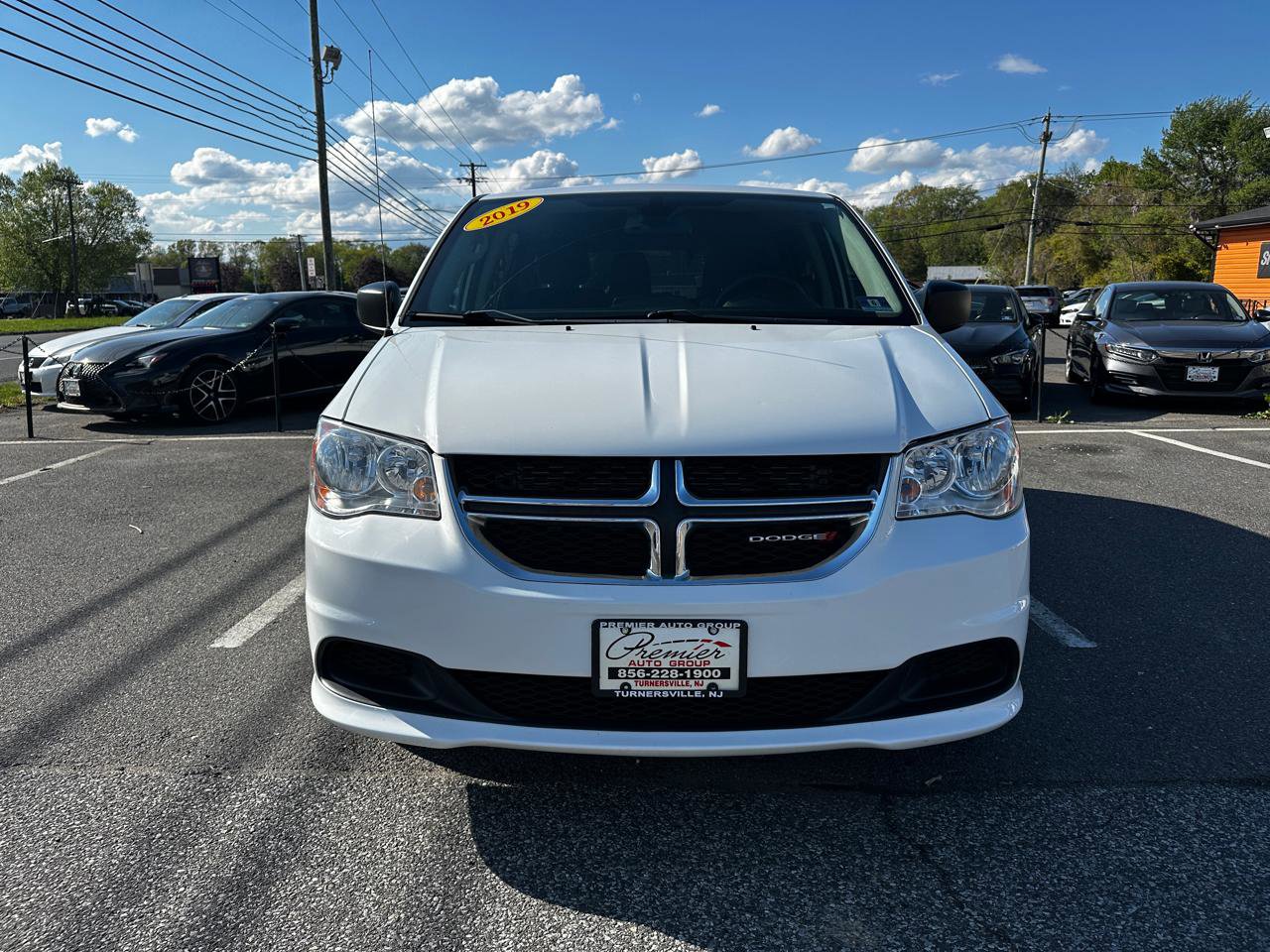 Used 2019 Dodge Grand Caravan SE image 2