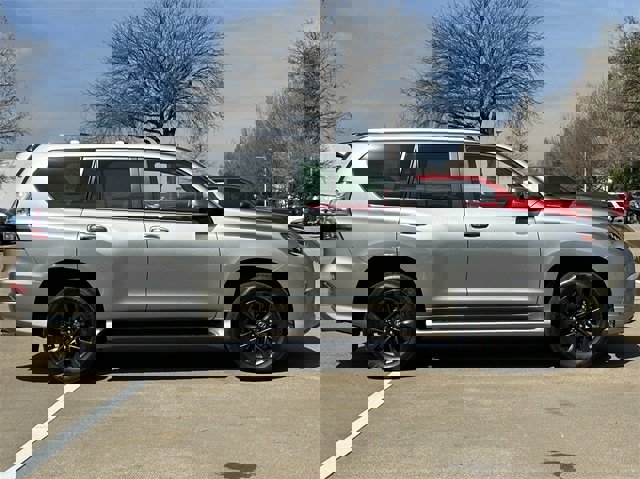 Used 2020 Lexus GX 460 Premium w/ Premium Package image 3