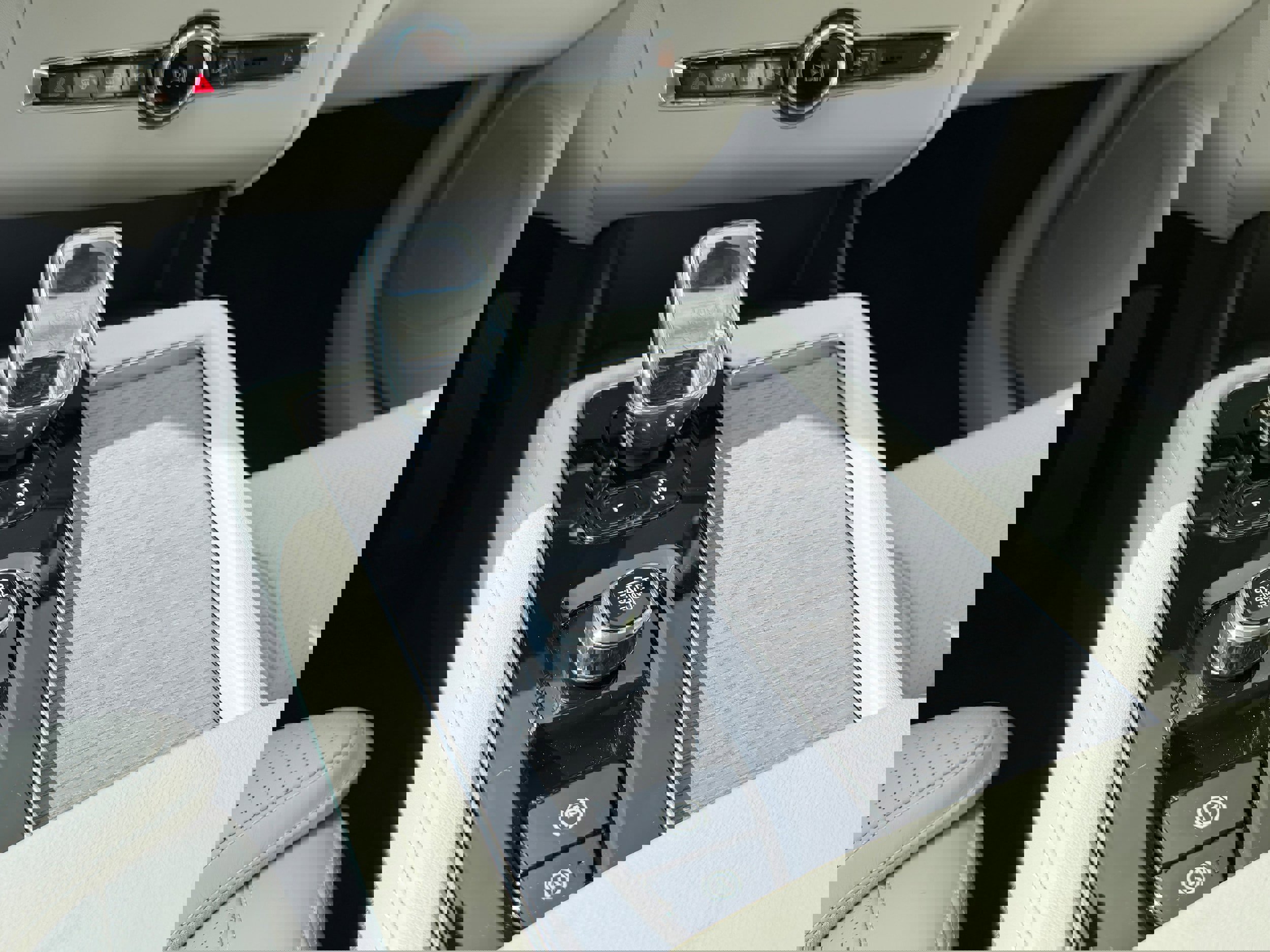 New 2026 Volvo XC90 B6 Ultra w/ Protection Package image 14