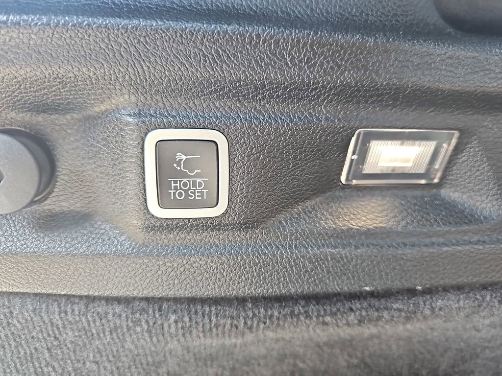 Used 2022 Jeep Grand Cherokee L Summit w/ Advanced Protech Group IV AWD/4WD image 17