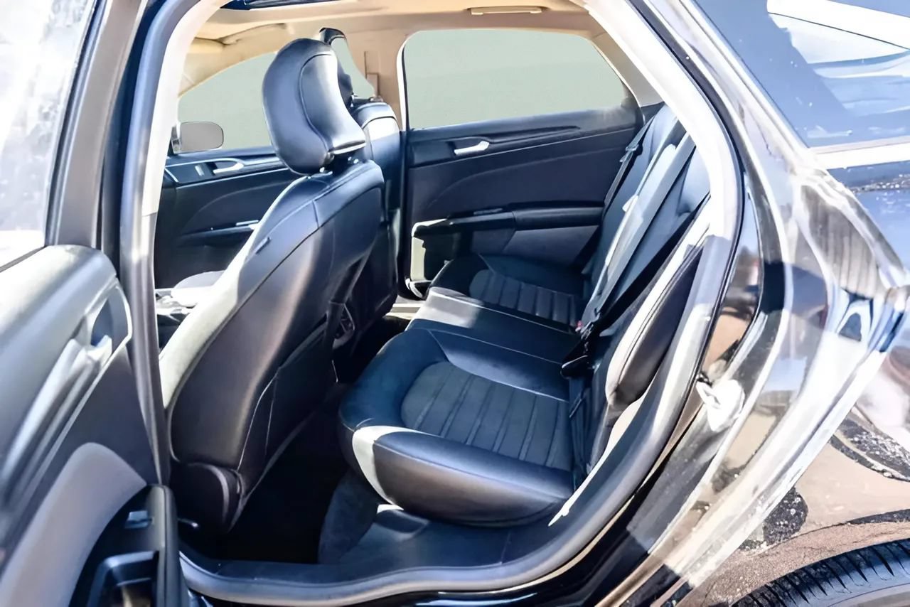 Used 2018 Ford Fusion SE w/ Equipment Group 201A FWD image 9
