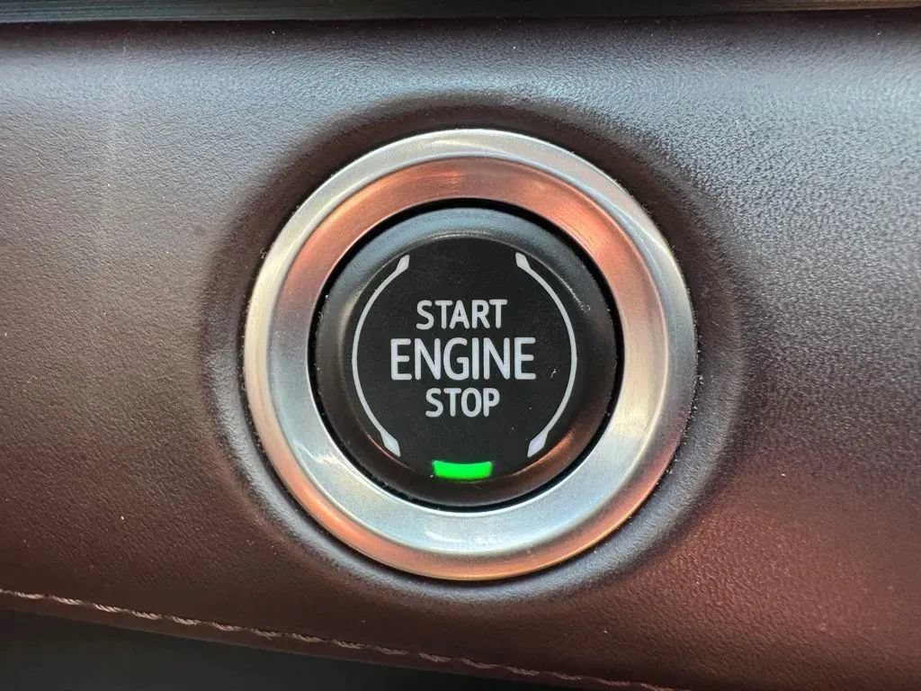 Used 2021 Cadillac Escalade Premium Luxury Platinum AWD/4WD image 29
