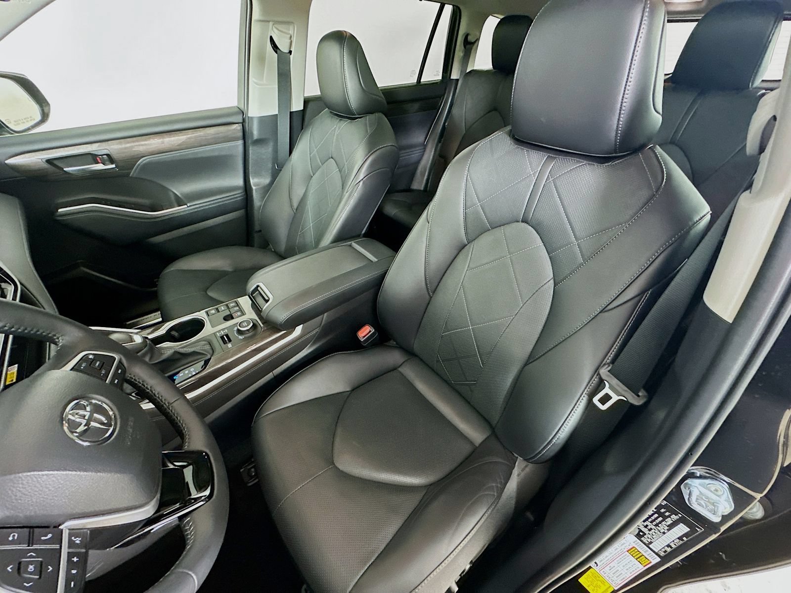Used 2024 Toyota Highlander Platinum AWD/4WD image 34