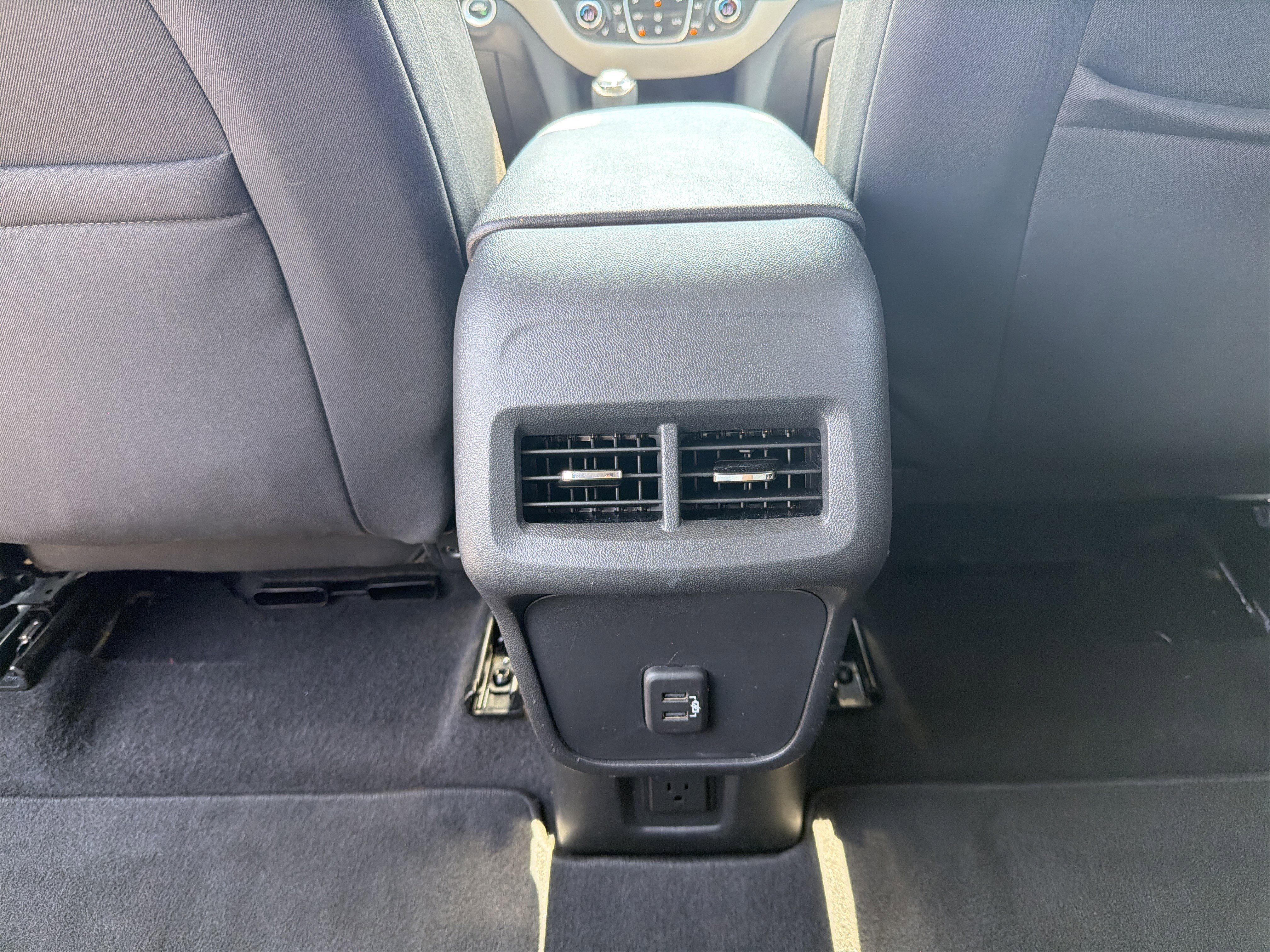 Used 2020 Chevrolet Equinox LT FWD image 24
