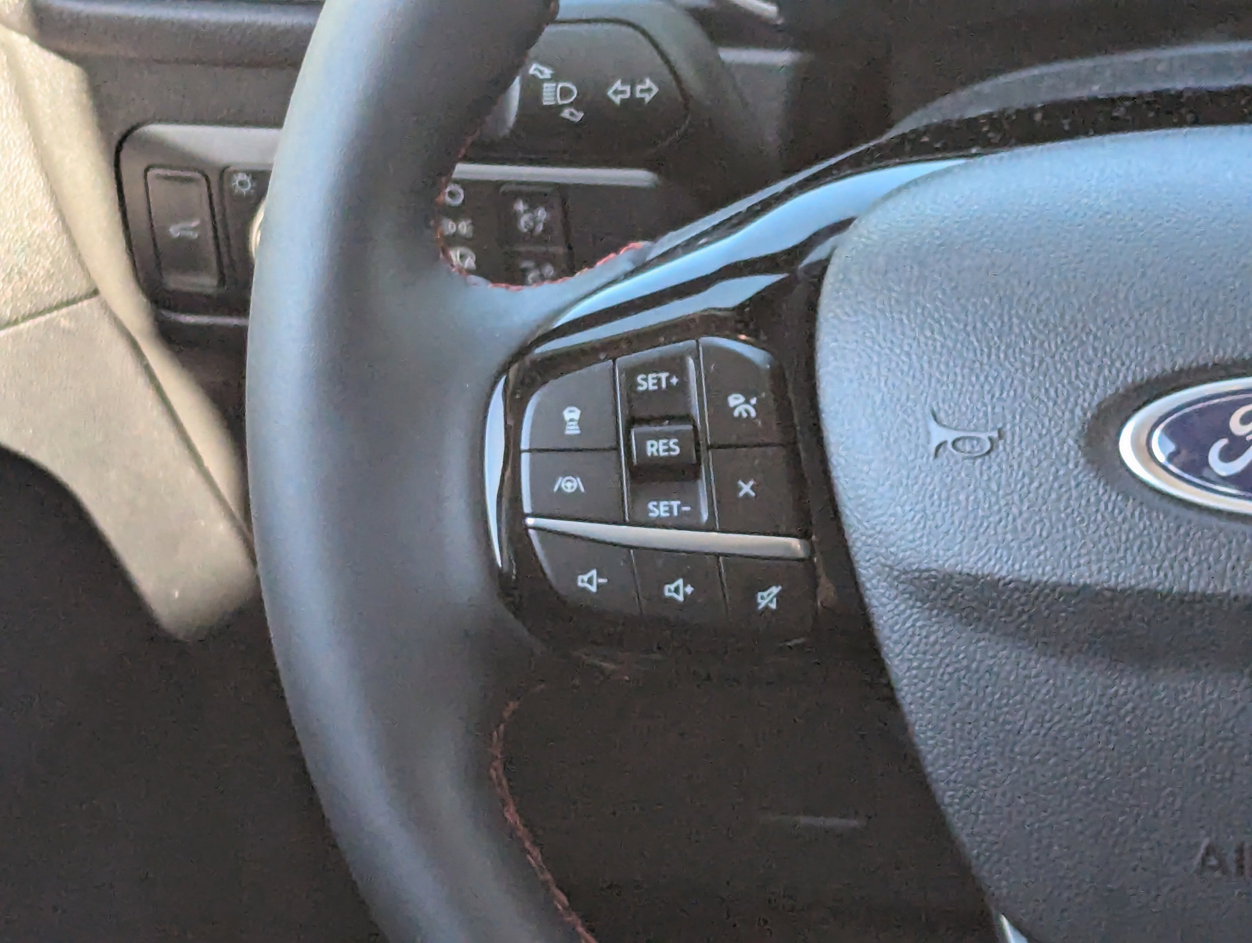 Used 2022 Ford Escape SEL w/ SEL Stealth AWD Package image 17