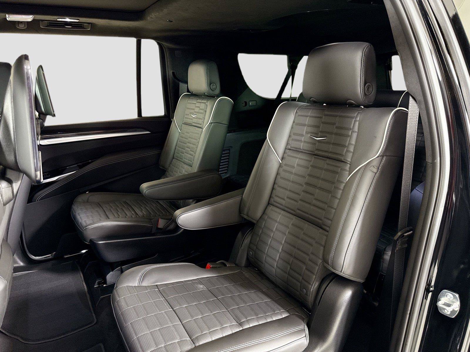 Used 2025 Cadillac Escalade ESV V w/ LPO, ONYX Package AWD/4WD image 26