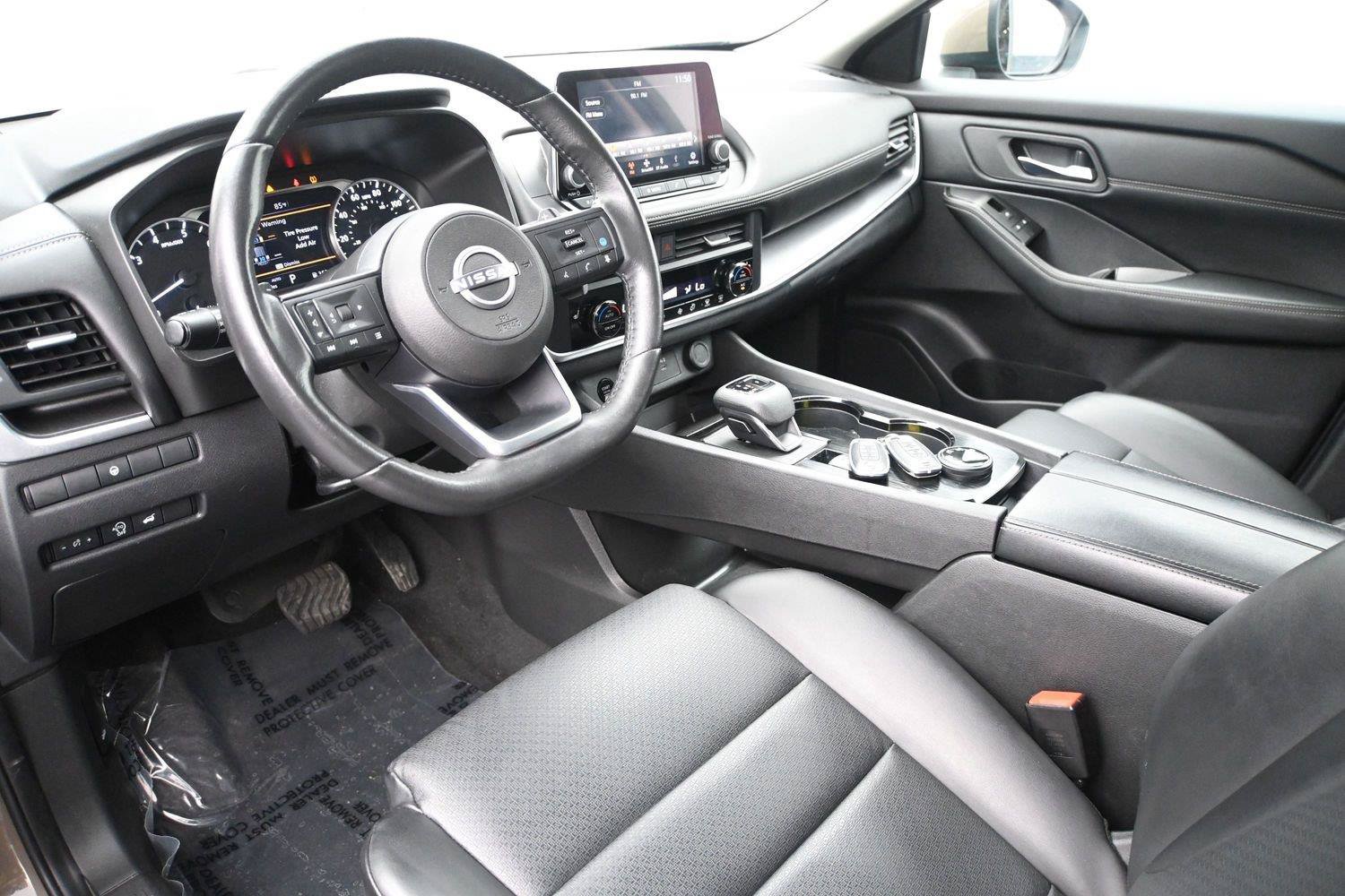 Used 2024 Nissan Rogue SV w/ SV Premium Package AWD/4WD image 2