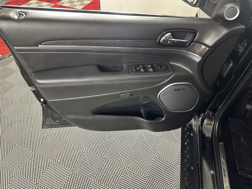 Used 2020 Jeep Grand Cherokee Overland image 24