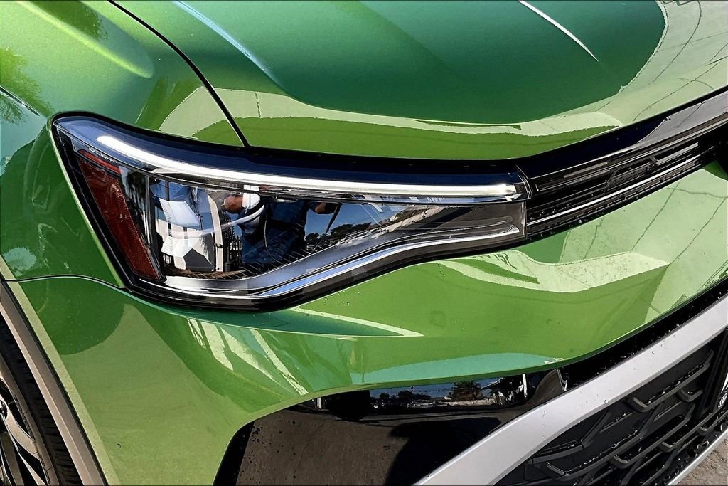 Used 2025 Volkswagen Taos SE image 30