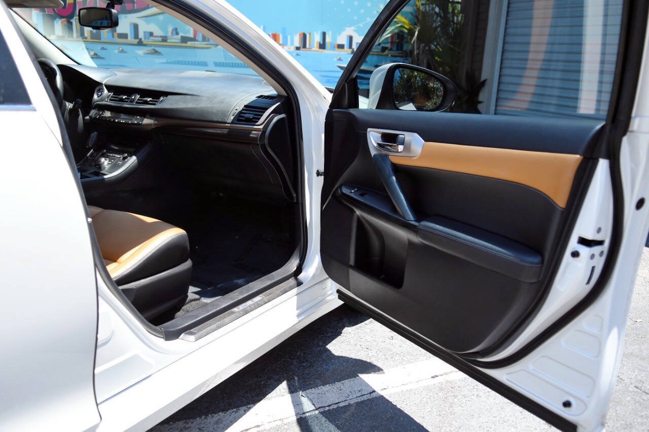 Used 2015 Lexus CT 200h FWD image 40
