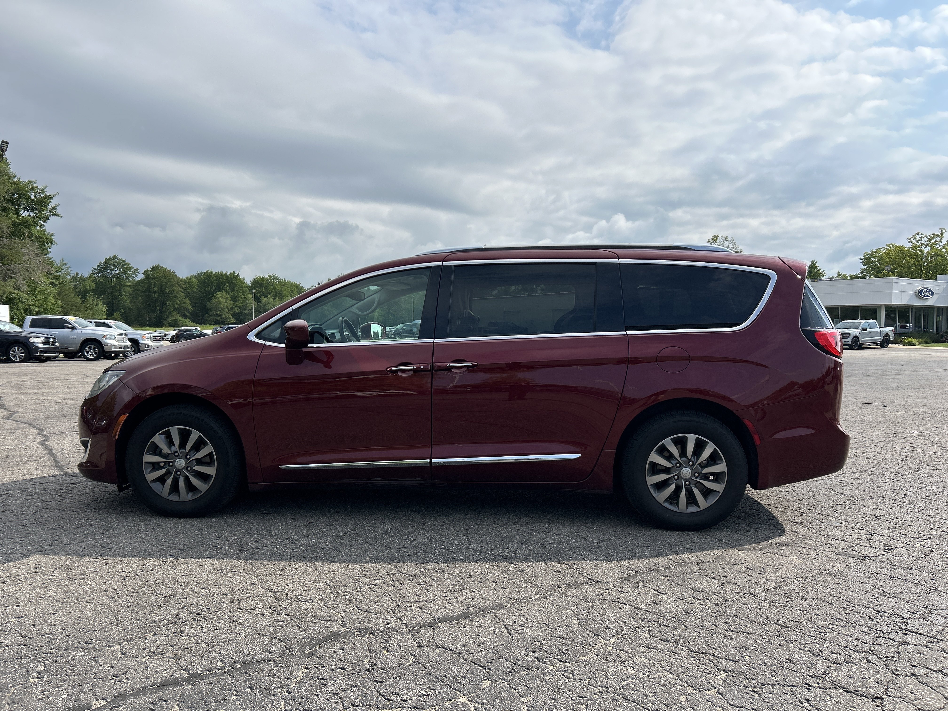 Used 2019 Chrysler Pacifica Touring-L Plus FWD image 8