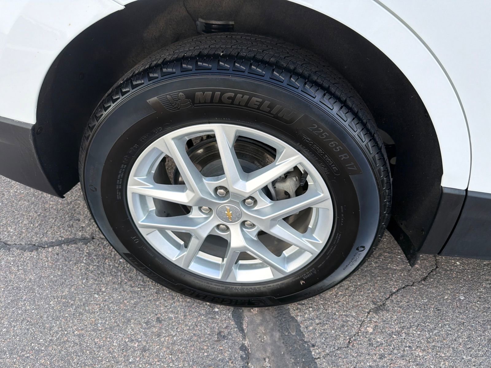 Used 2024 Chevrolet Equinox LT w/ LPO, Floor Liner Package image 11