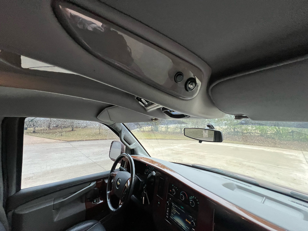 Used 2017 Chevrolet Express 2500 image 31