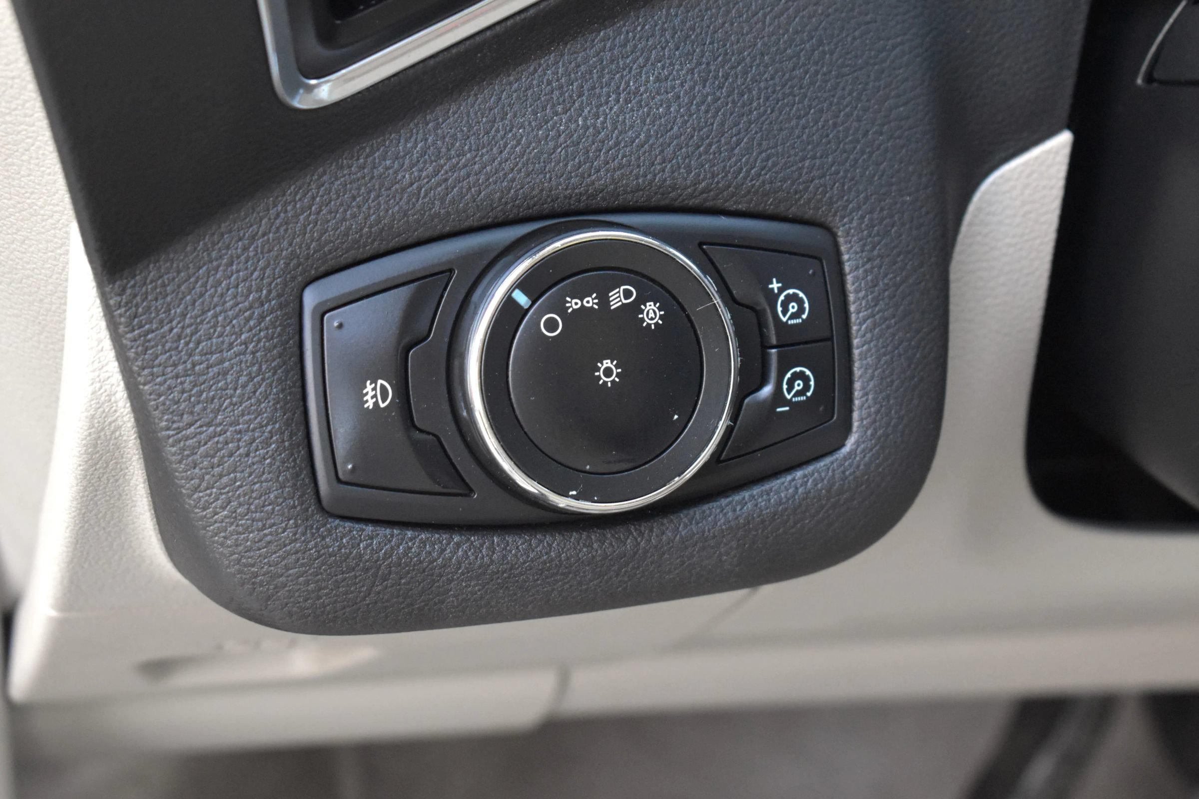 Used 2013 Ford C-MAX Energi SEL FWD image 21