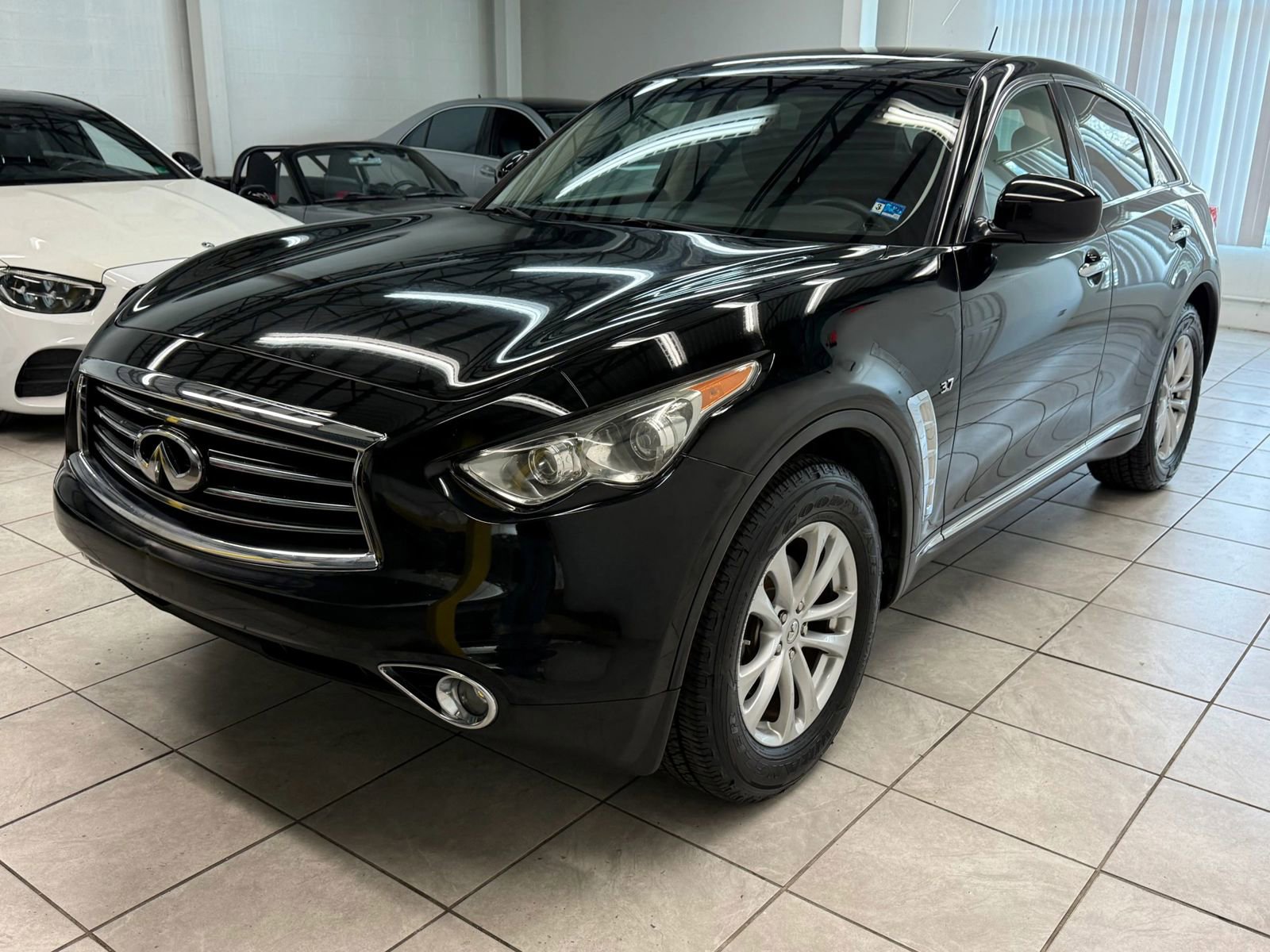 Used 2016 INFINITI QX70 3.7 image 3