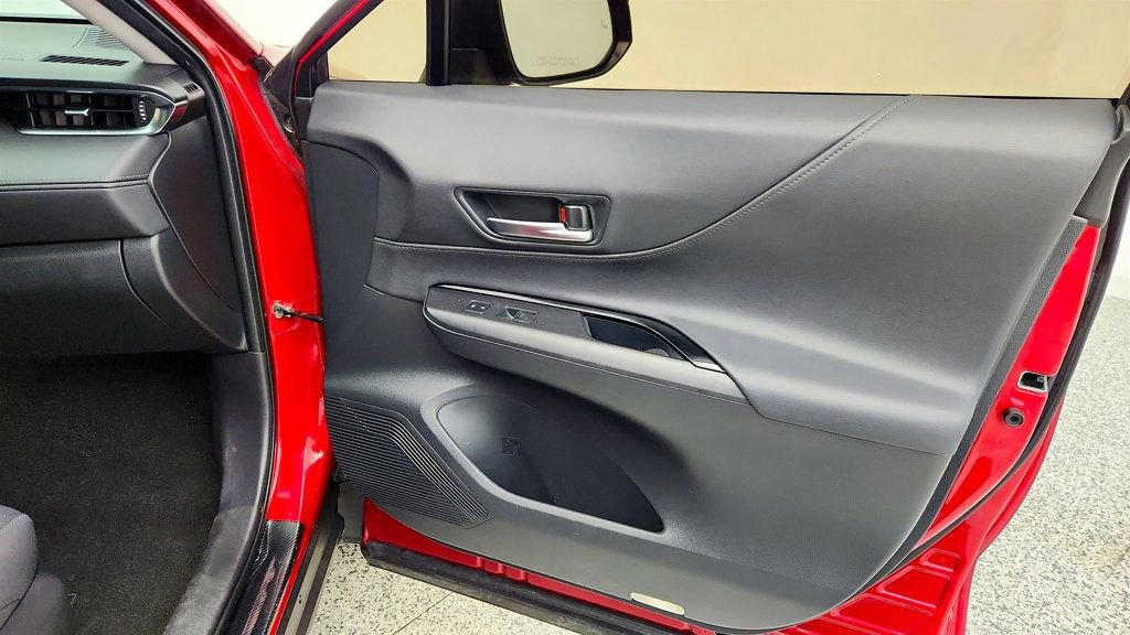 Used 2021 Toyota Venza LE image 25