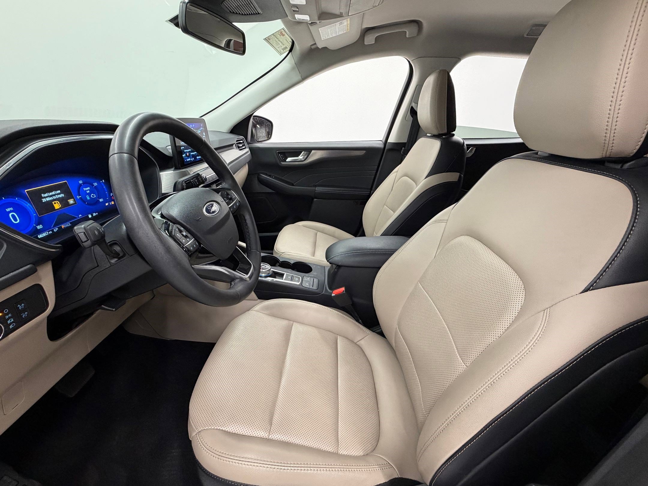 Used 2022 Ford Escape Titanium image 4