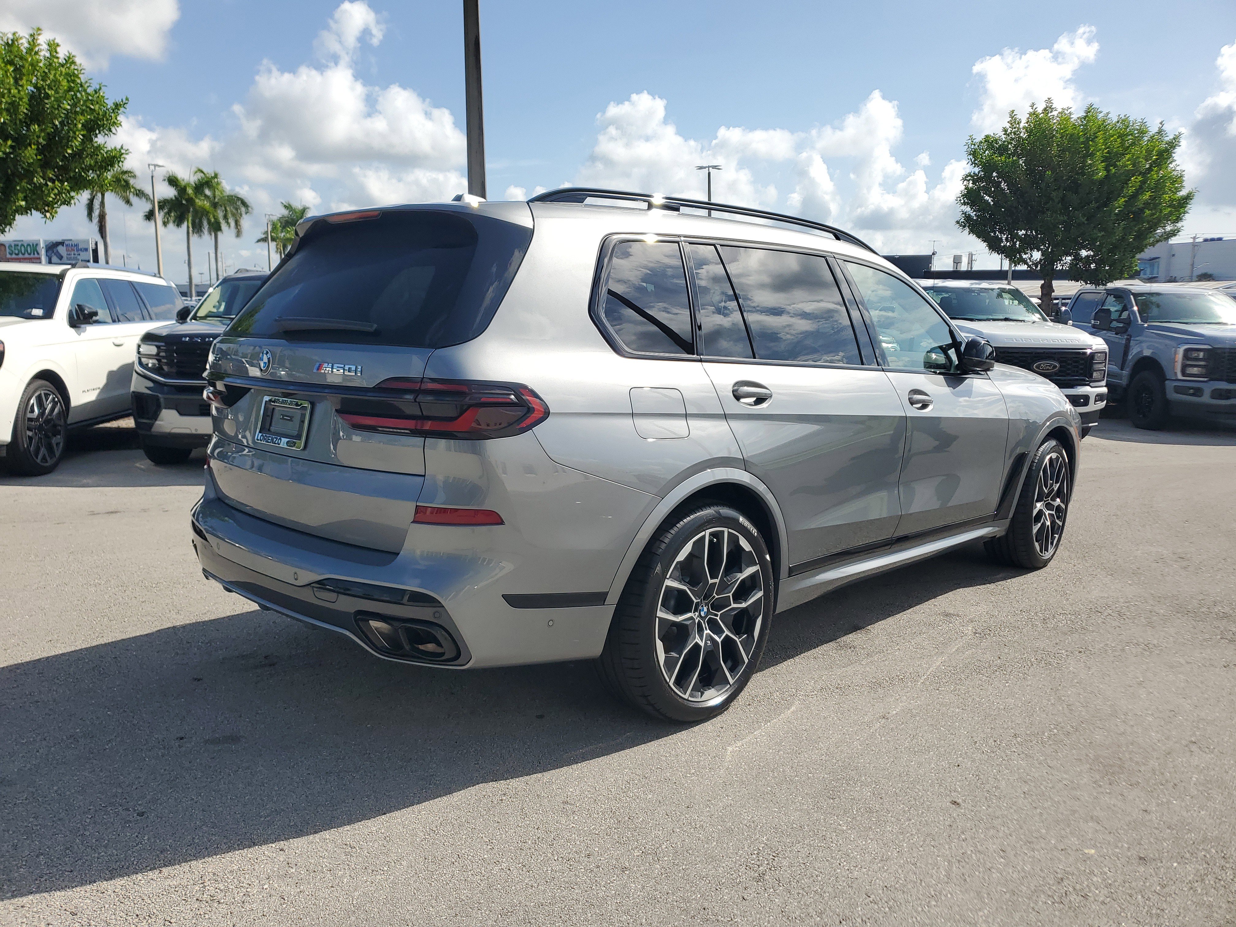 Used 2025 BMW X7 M60i w/ Executive Package image 5