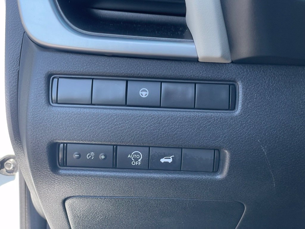 Certified 2025 Nissan Rogue SV AWD/4WD image 9