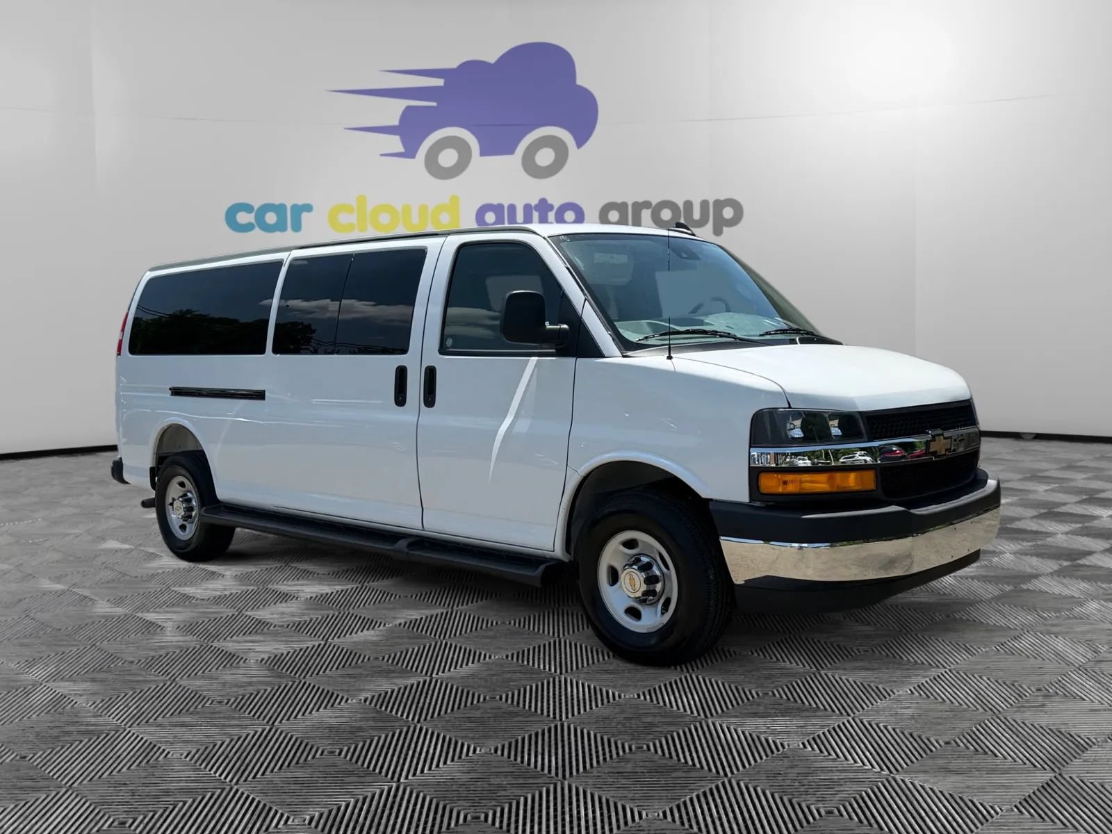 Used 2025 Chevrolet Express 3500 LT w/ LT Preferred Equipment Group RWD image 7