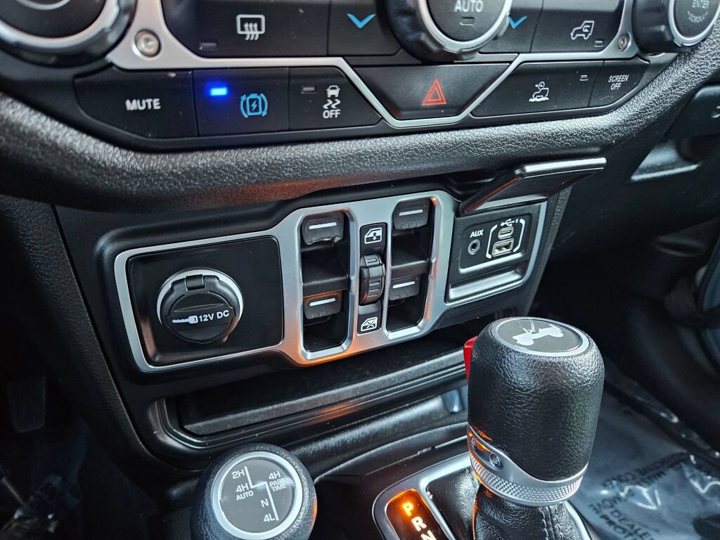 Used 2024 Jeep Wrangler Unlimited AWD/4WD image 25