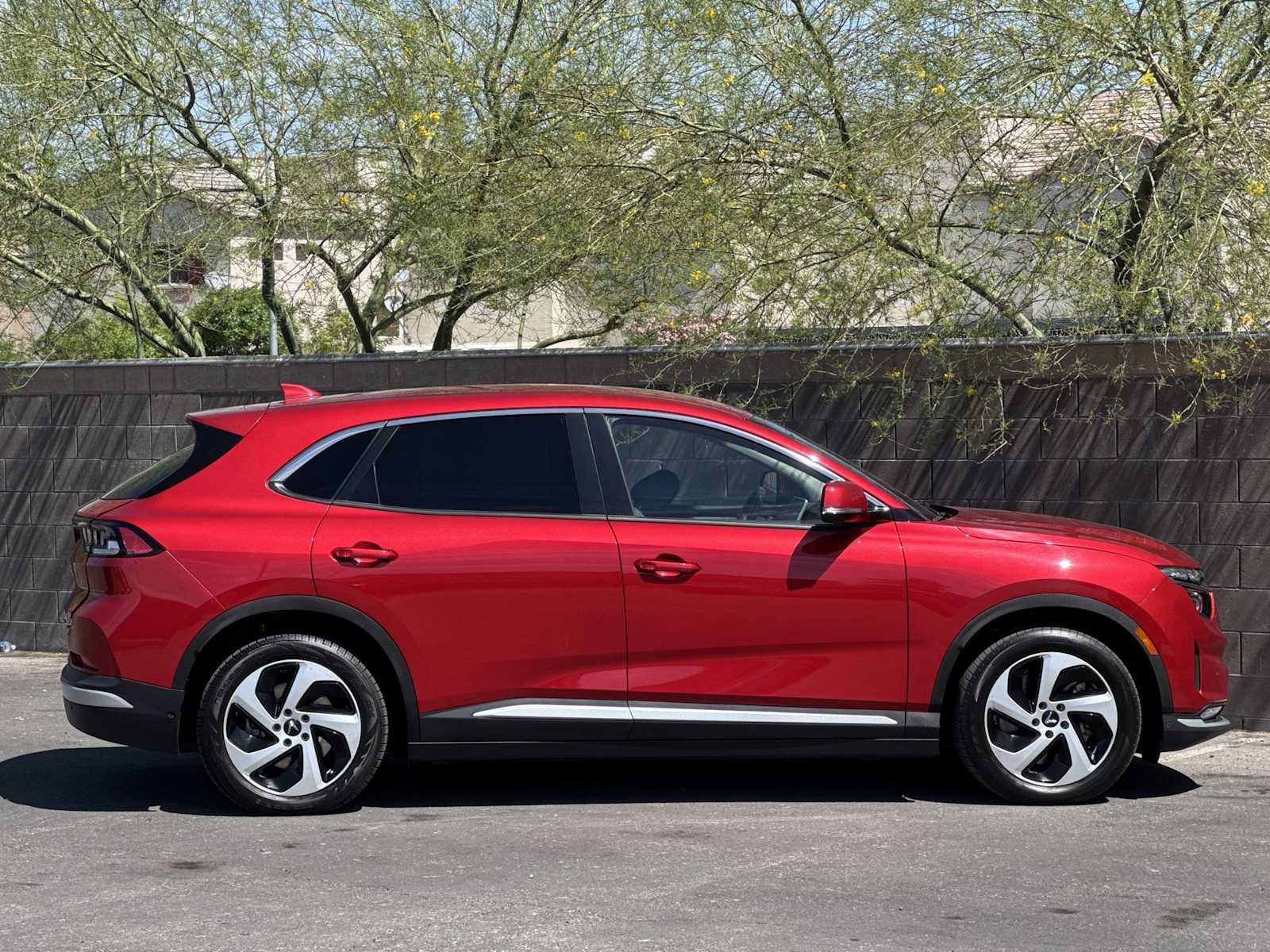 Used 2024 VinFast VF 8 Eco AWD/4WD image 9