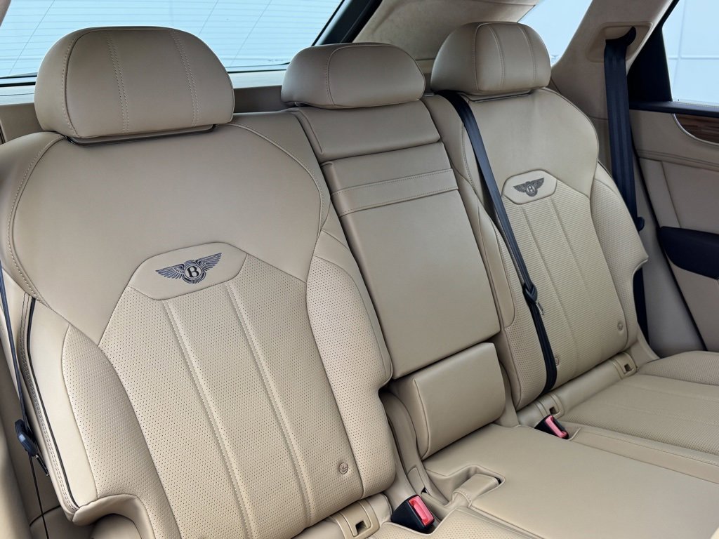 New 2024 Bentley Bentayga Plug-In Hybrid image 34