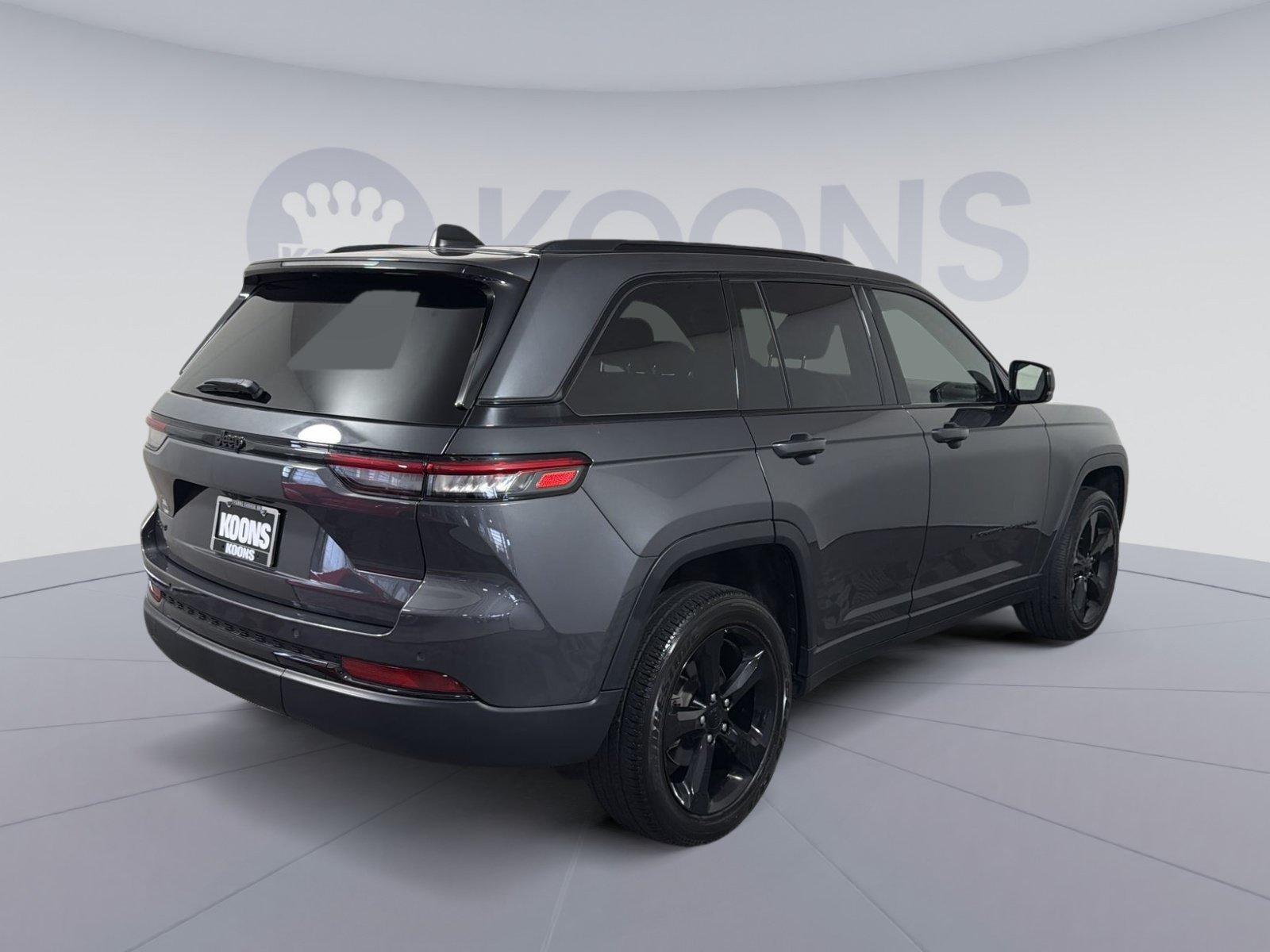 Used 2023 Jeep Grand Cherokee Altitude AWD/4WD image 7
