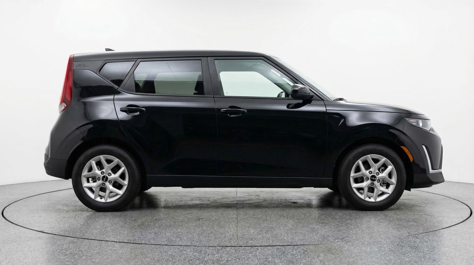 Used 2025 Kia Soul LX w/ LX Technology Package FWD image 11