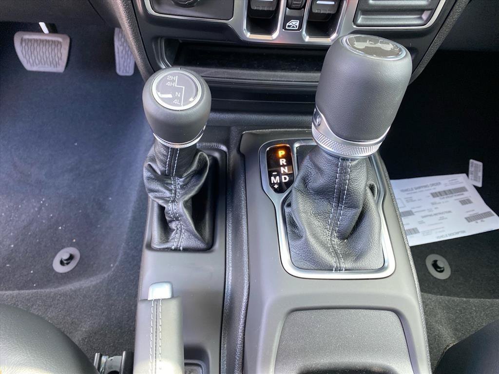 New 2026 Jeep Wrangler Unlimited Sahara w/ Technology Group AWD/4WD image 8