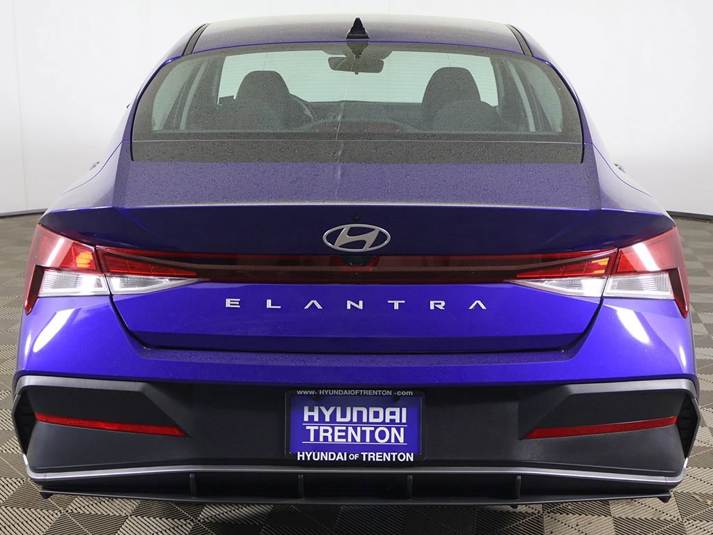 Certified 2024 Hyundai Elantra SEL image 11