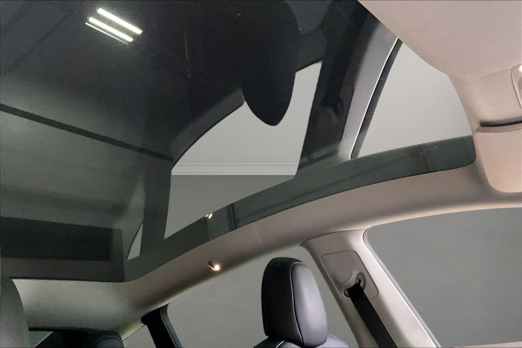 Used 2022 Tesla Model Y Performance AWD/4WD image 26