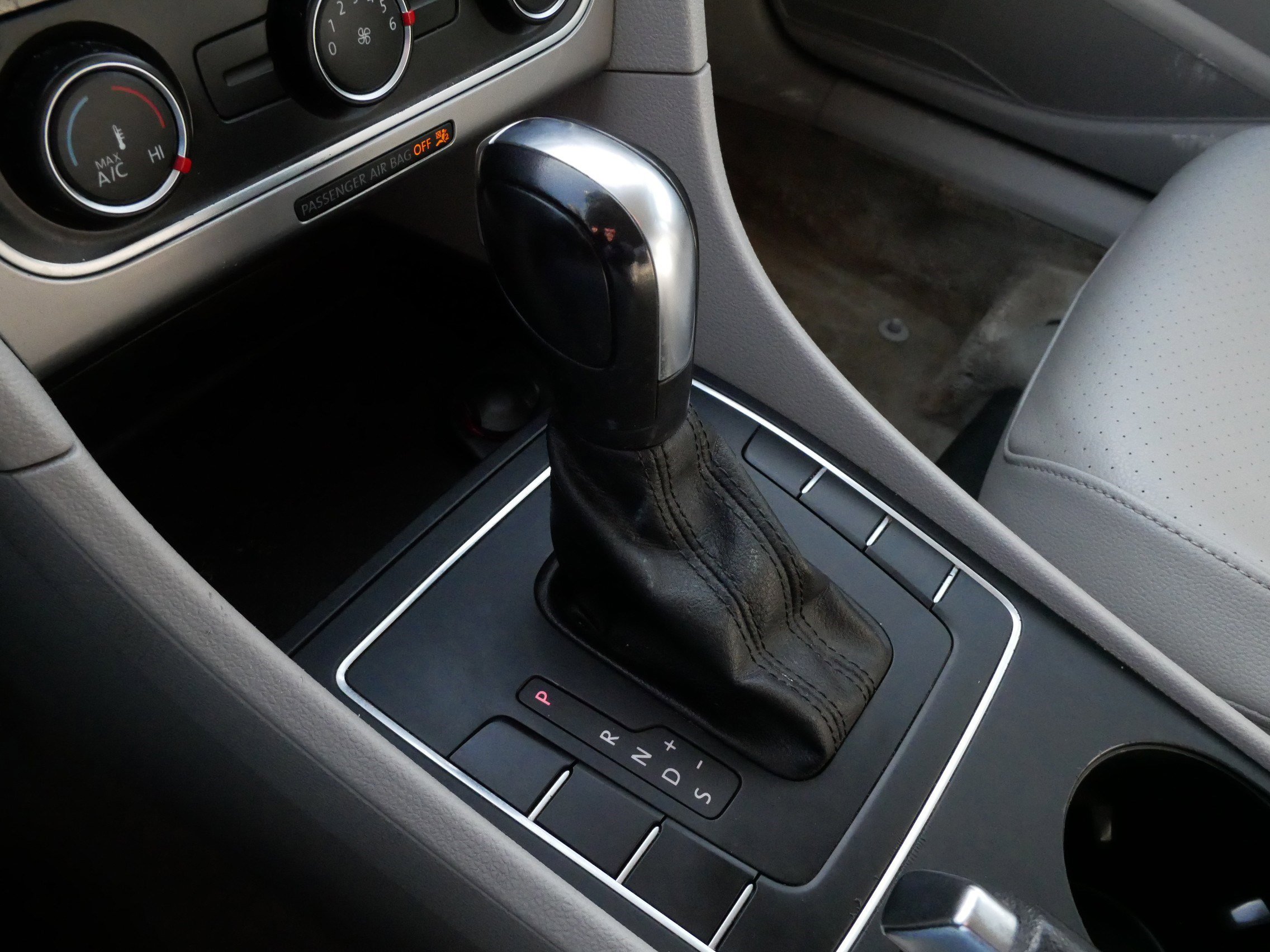 Used 2013 Volkswagen Passat Wolfsburg Edition image 24