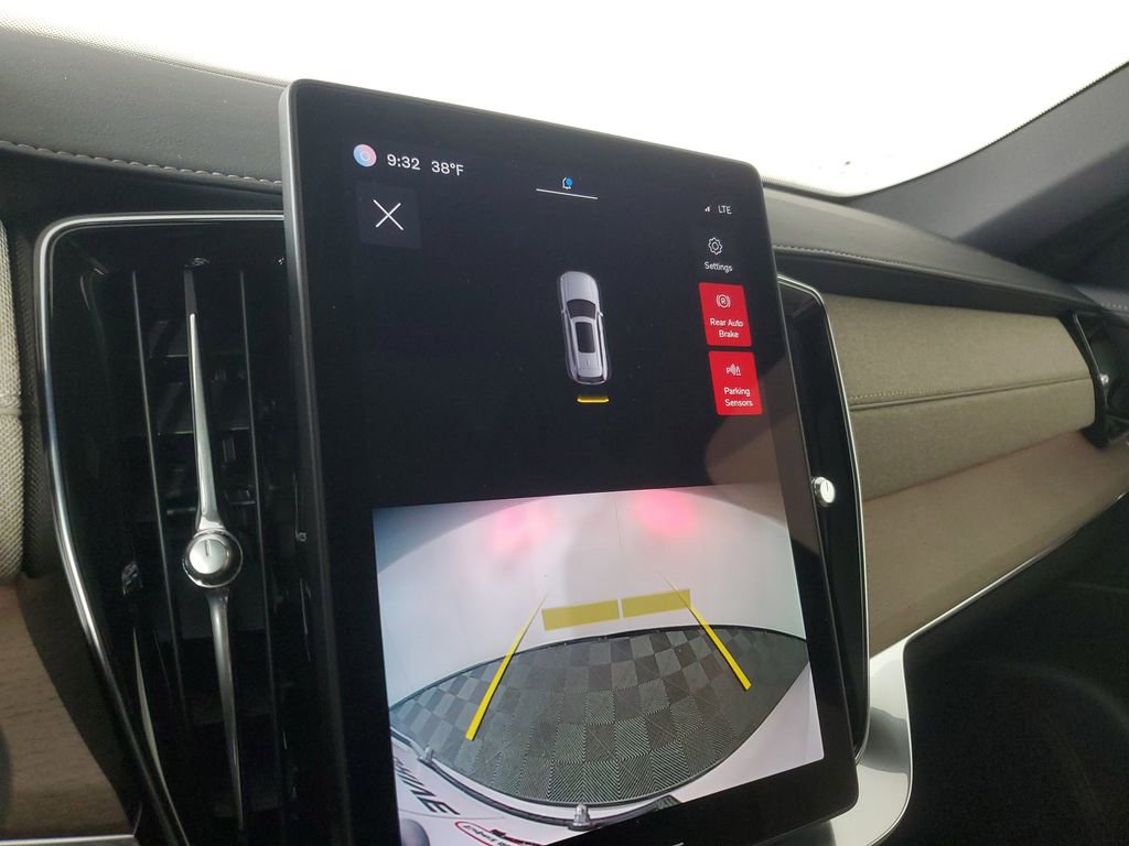 Certified 2025 Volvo XC90 B5 Core w/ Climate Package image 31