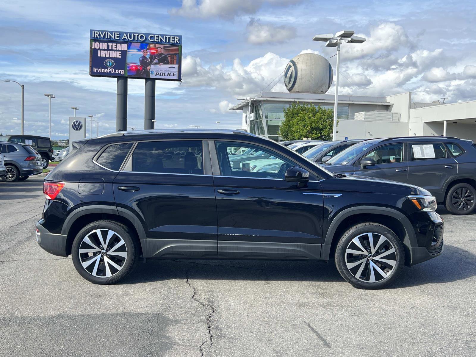 Certified 2022 Volkswagen Taos SE image 25